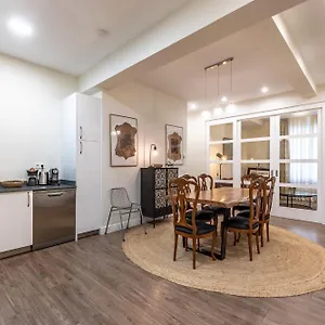 Home-loving Centre With Parking Appartement